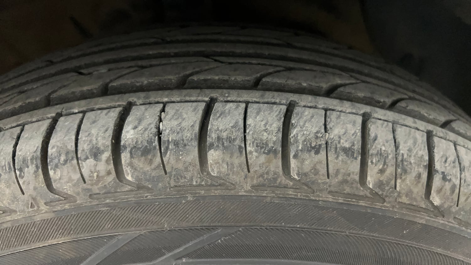 Used 2021 Hyundai Grand i10 Nios Sportz AMT 1.2 Kappa VTVT Petrol Automatic tyres RIGHT FRONT TYRE TREAD VIEW