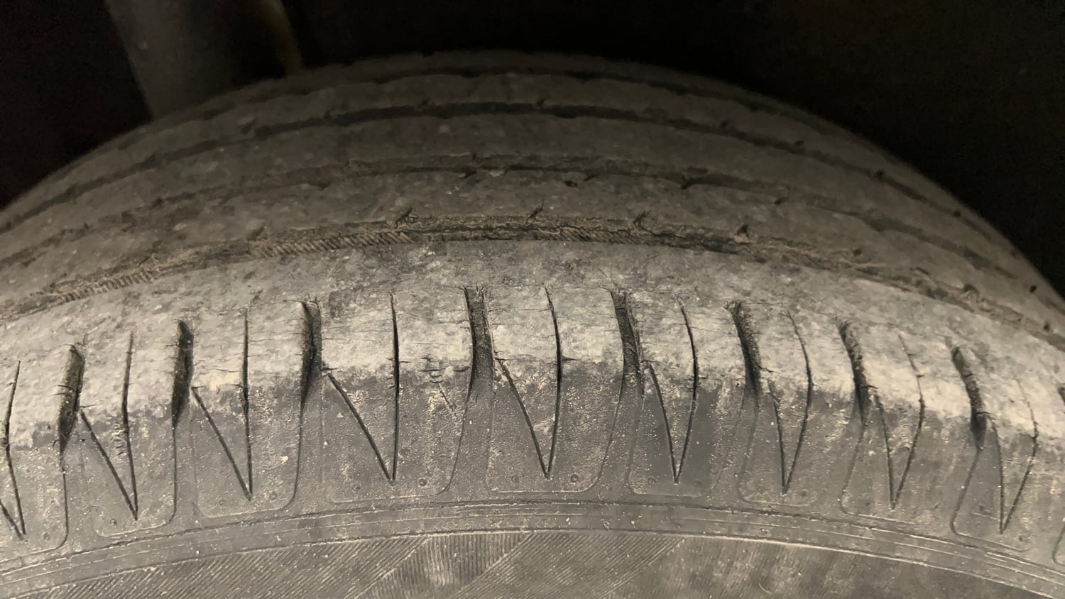 Used 2017 Maruti Suzuki Vitara Brezza [2016-2020] ZDi Plus Diesel Manual tyres RIGHT REAR TYRE TREAD VIEW