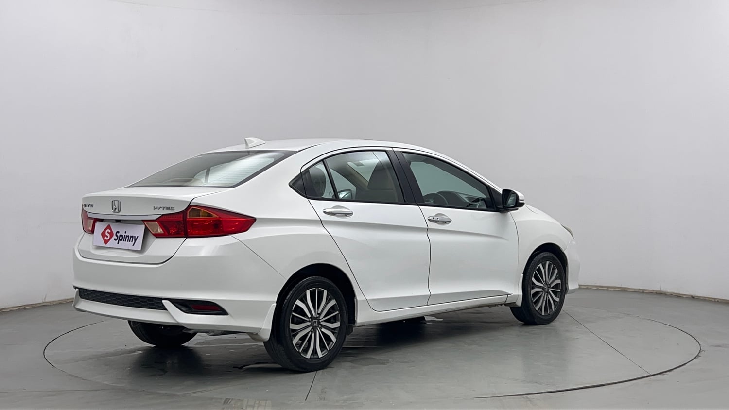 Used 2017 Honda City VX CVT Petrol Petrol Automatic exterior RIGHT REAR CORNER VIEW