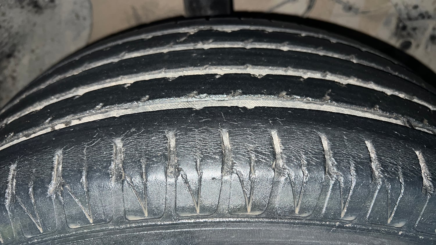 Used 2018 maruti-suzuki Vitara Brezza ZDi AGS Diesel Automatic tyres RIGHT FRONT TYRE TREAD VIEW