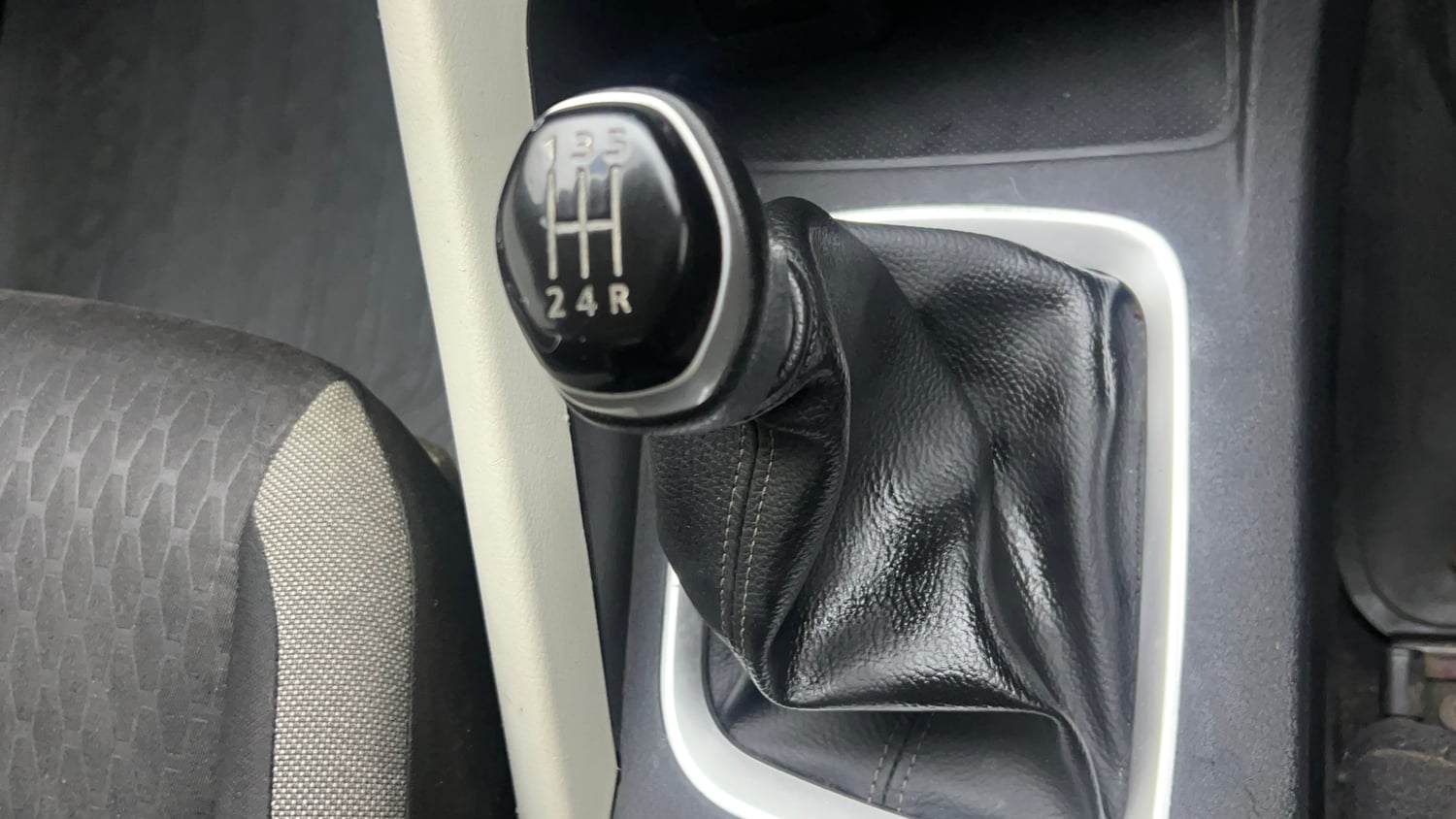 Used 2021 Nissan Magnite XV Turbo Petrol Manual interior GEAR  KNOB VIEW