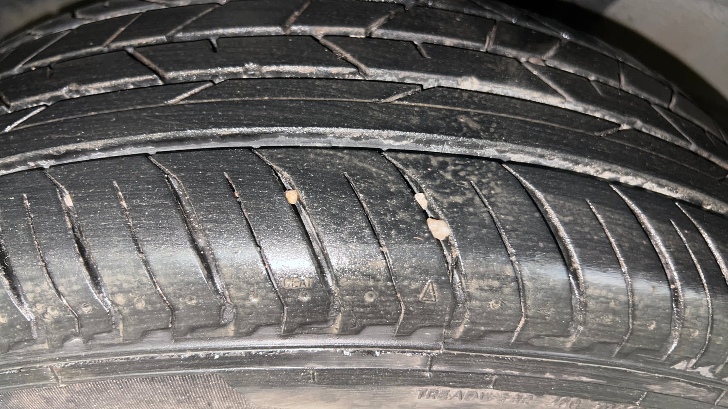 Used 2025 Renault Kiger RXL Petrol Manual tyres LEFT FRONT TYRE TREAD VIEW