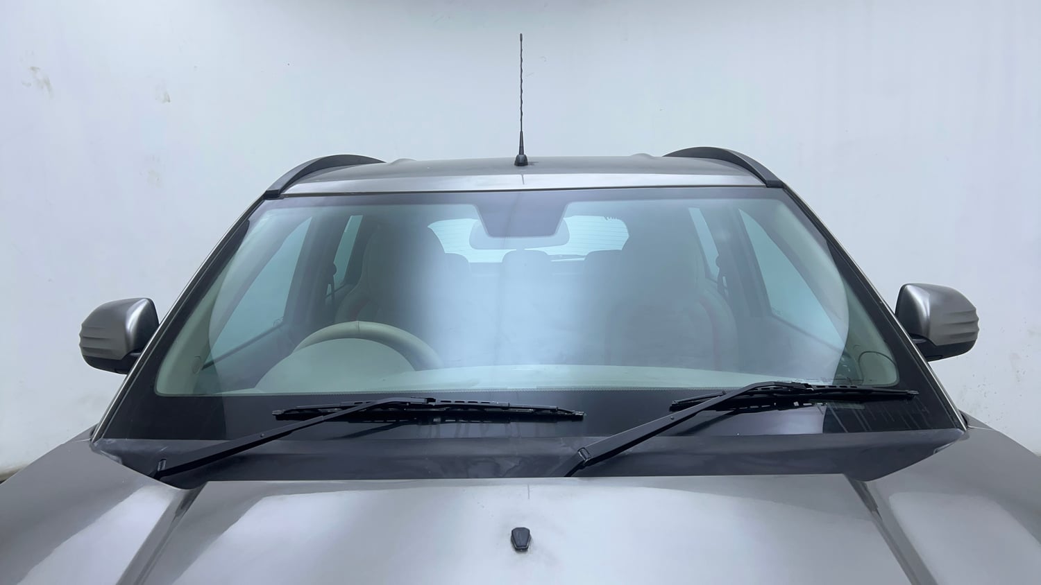 Used 2016 Mahindra KUV100 K6+ 6 STR Petrol Manual exterior FRONT WINDSHIELD VIEW