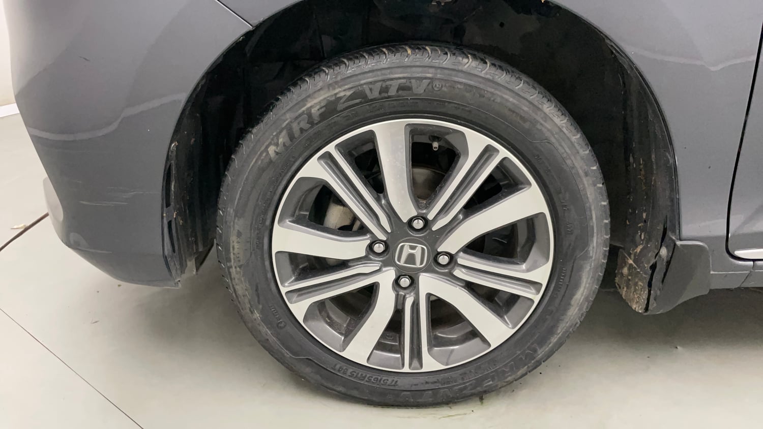 Used 2023 Honda Amaze VX MT 1.2 Petrol Petrol Manual tyres LEFT FRONT TYRE RIM VIEW