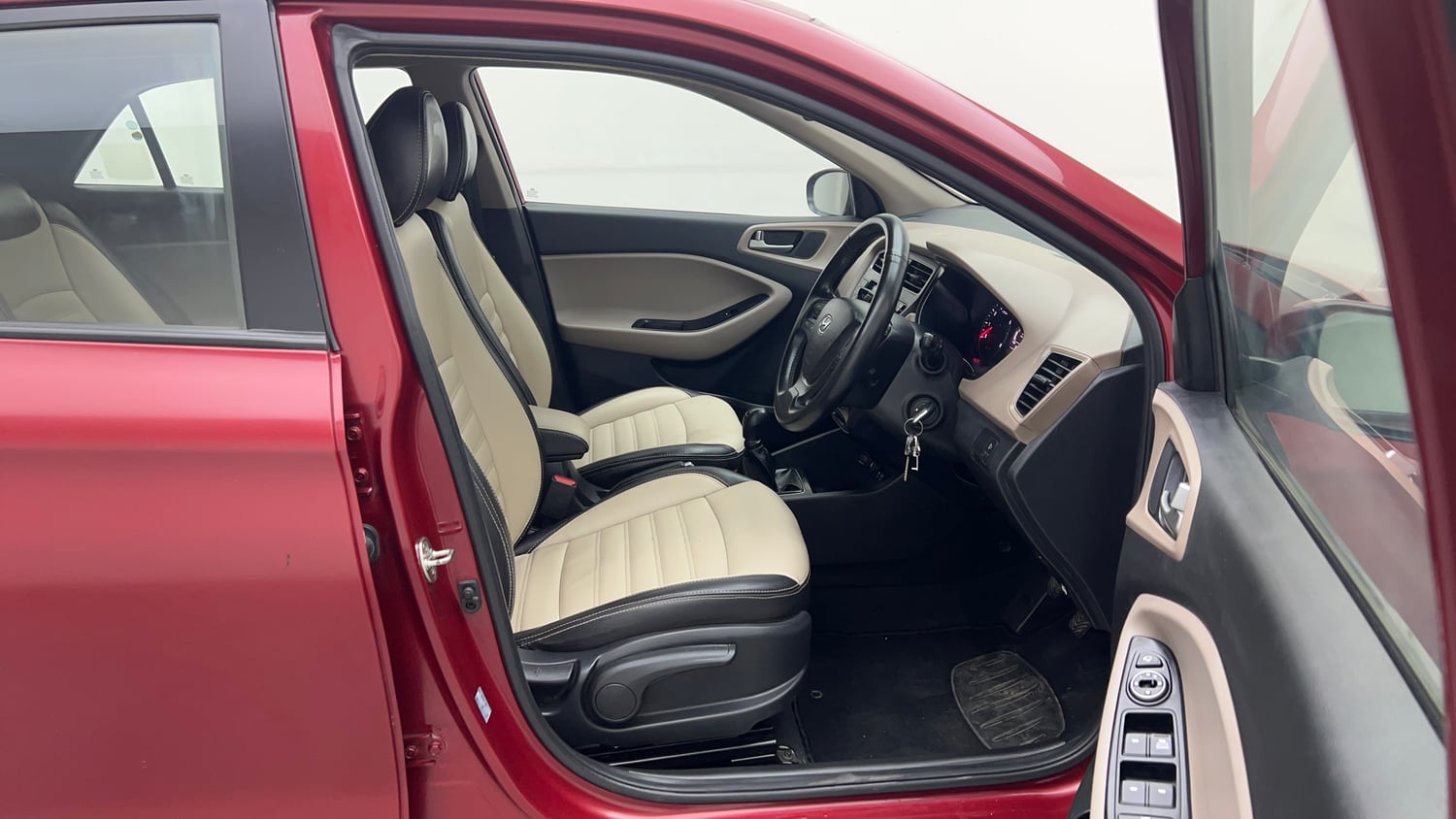 Used 2019 Hyundai Elite i20 Sportz Plus 1.2 Petrol Manual interior RIGHT SIDE FRONT DOOR CABIN VIEW