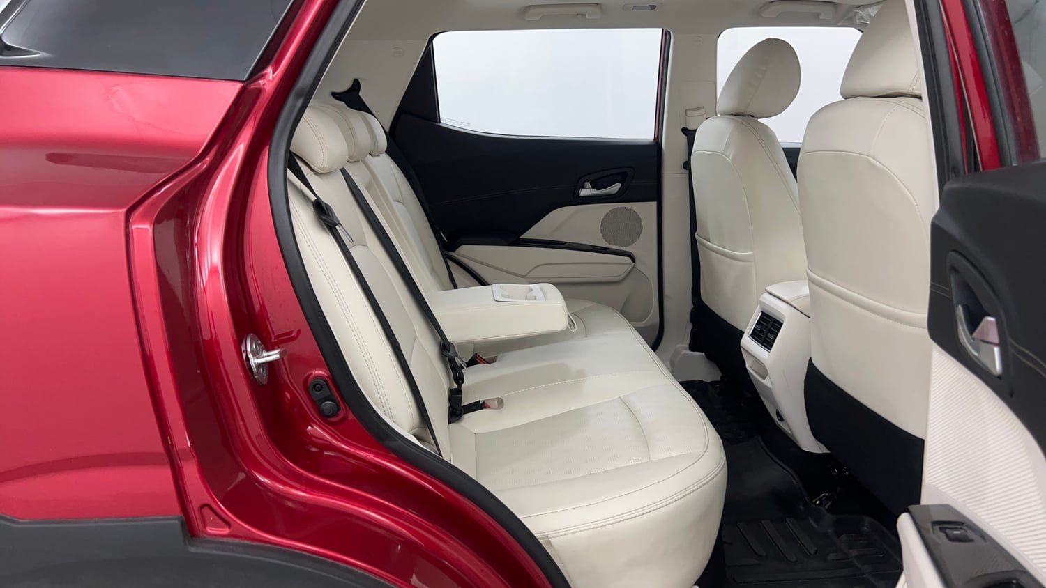 Used 2024 Mahindra XUV 3XO AX7 1.2 Petrol AT Petrol Automatic interior RIGHT SIDE REAR DOOR CABIN VIEW