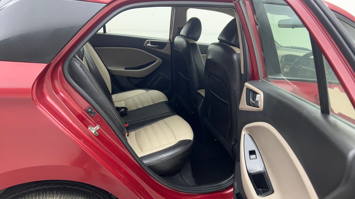 Used 2019 Hyundai Elite i20 Sportz Plus 1.2 Petrol Manual interior RIGHT SIDE REAR DOOR CABIN VIEW