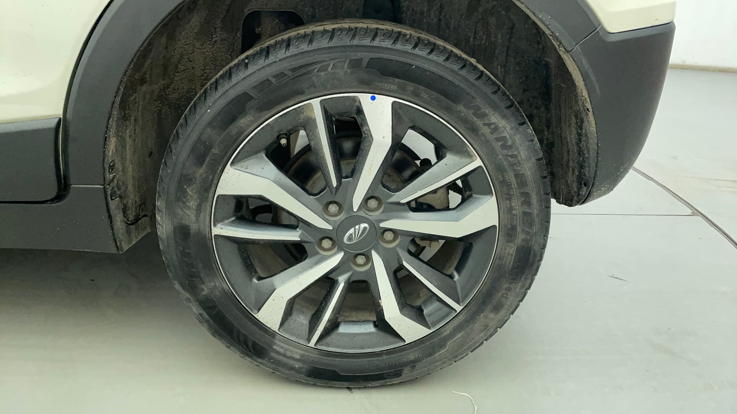 Used 2022 Mahindra XUV 300 W8 (O) 1.5 Diesel AMT Diesel Automatic tyres LEFT REAR TYRE RIM VIEW