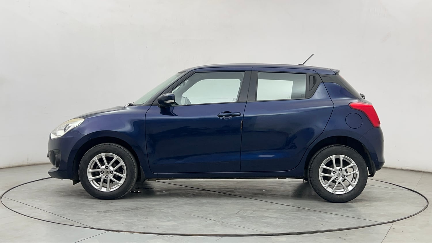 Used 2018 Maruti Suzuki Swift ZXi AMT Petrol Automatic exterior LEFT SIDE VIEW