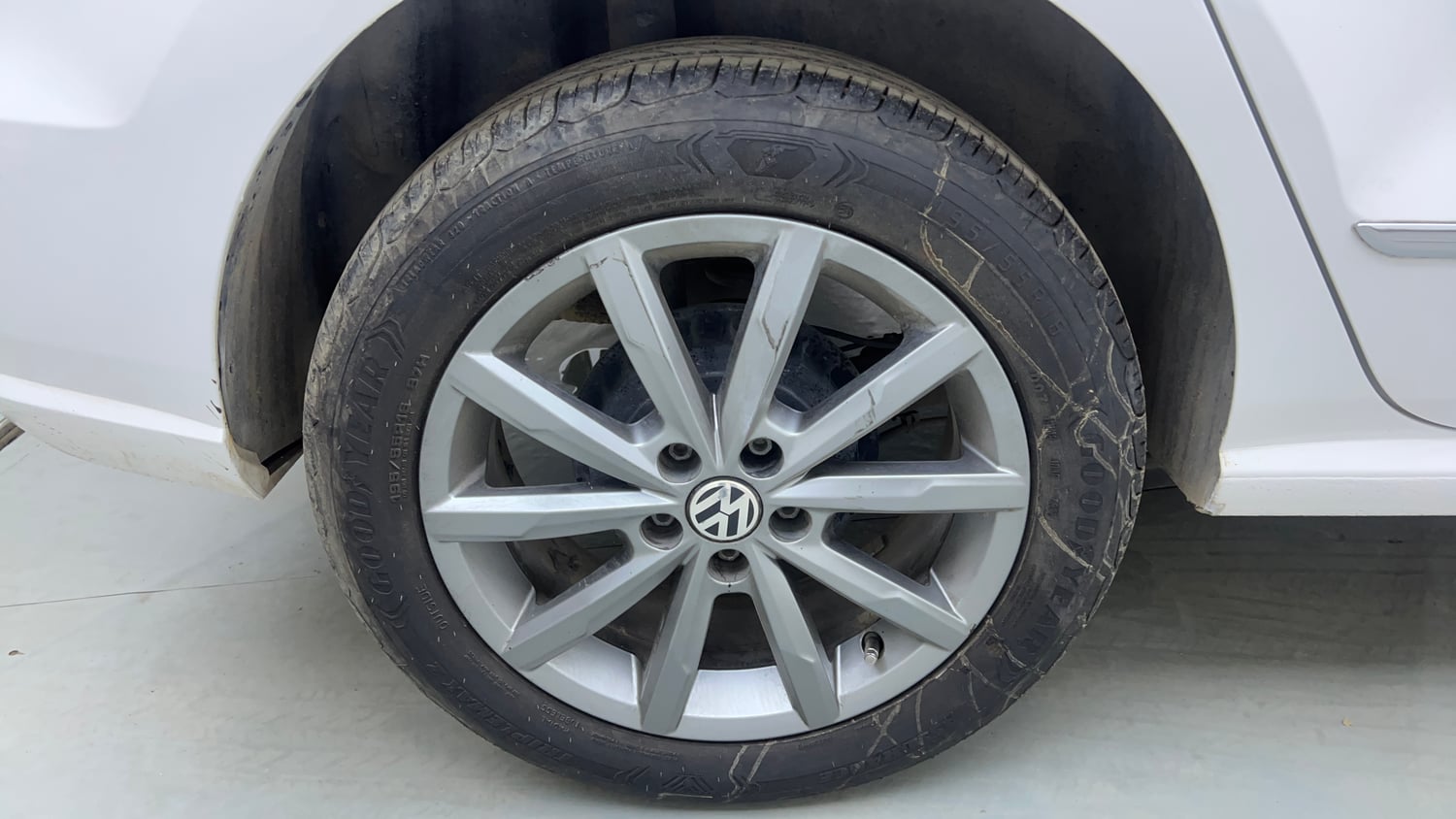 Used 2019 Volkswagen Ameo Highline1.0L (P) Petrol Manual tyres RIGHT REAR TYRE RIM VIEW