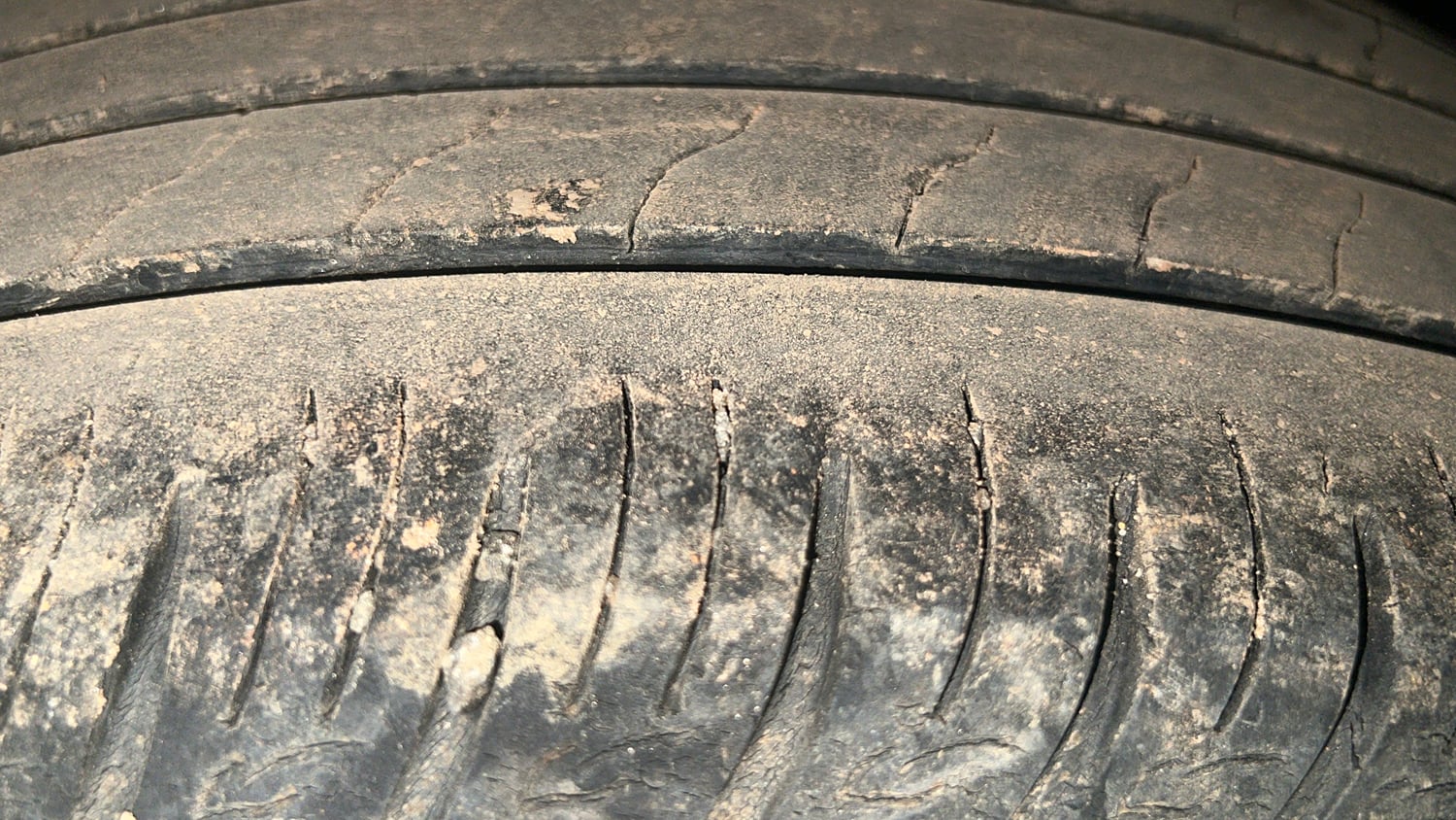 Used 2021 Hyundai Venue SX 1.0 Turbo Petrol Manual tyres LEFT REAR TYRE TREAD VIEW