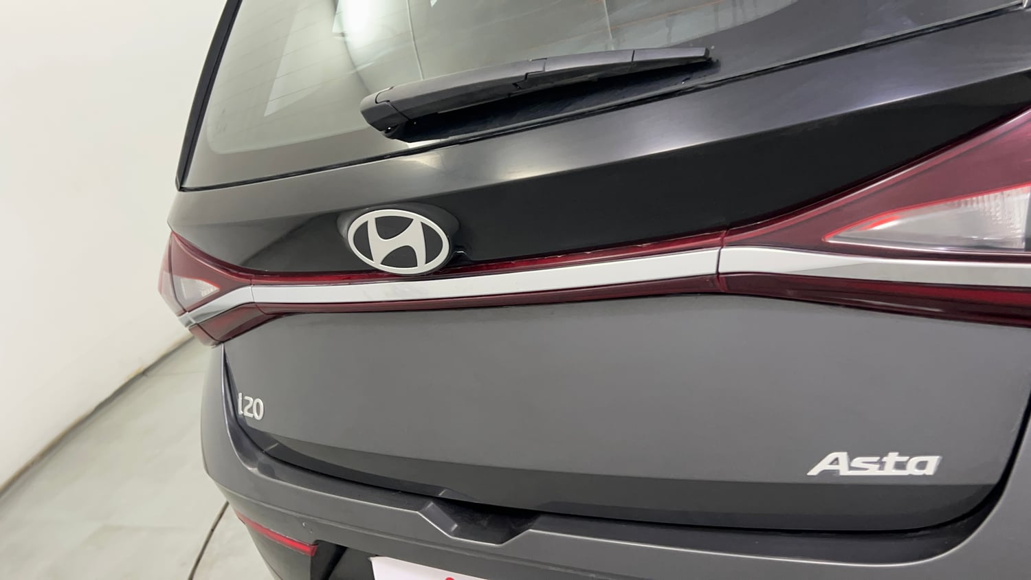 Used 2025 Hyundai New i20 Asta (O) 1.2 IVT Petrol Automatic dents MINOR SCRATCH