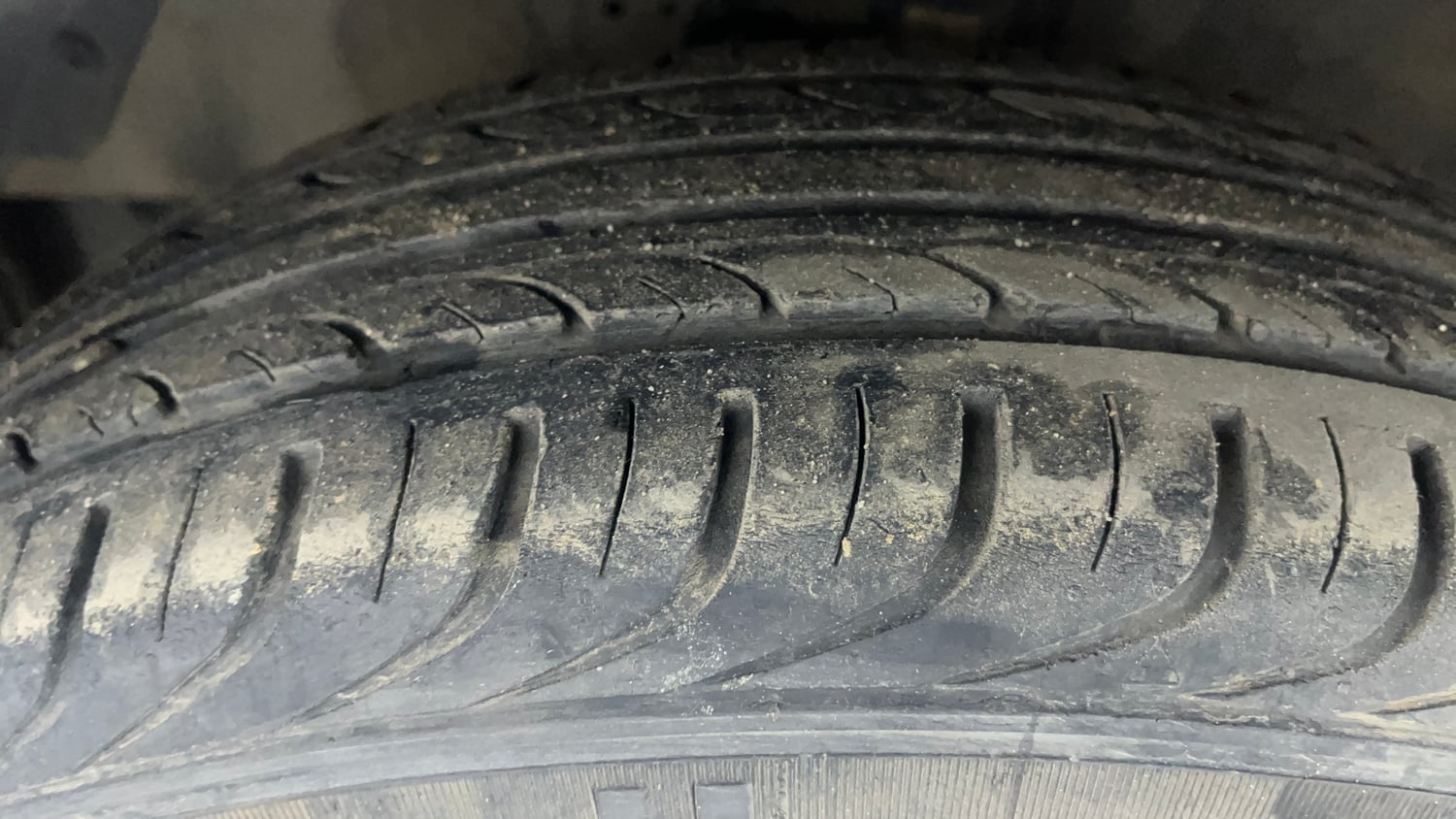 Used 2014 Hyundai i20 Magna 1.2 Petrol Manual tyres LEFT FRONT TYRE TREAD VIEW