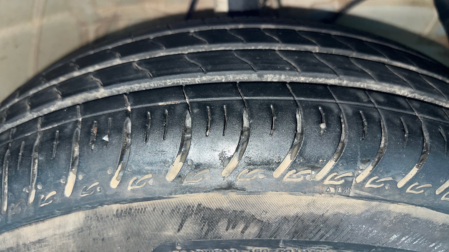 Used 2026 Maruti Suzuki Swift LXi Petrol Manual tyres RIGHT FRONT TYRE TREAD VIEW