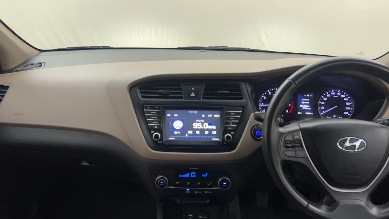 Used 2016 Hyundai Elite i20 Asta 1.2 Petrol Manual interior MUSIC SYSTEM & AC CONTROL VIEW