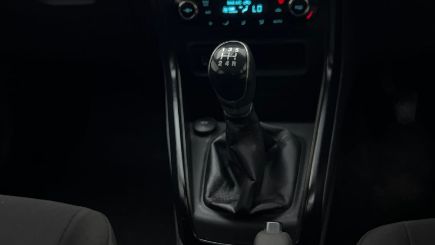 Used 2018 Ford EcoSport Trend + 1.5L TDCi Diesel Manual interior GEAR  KNOB VIEW