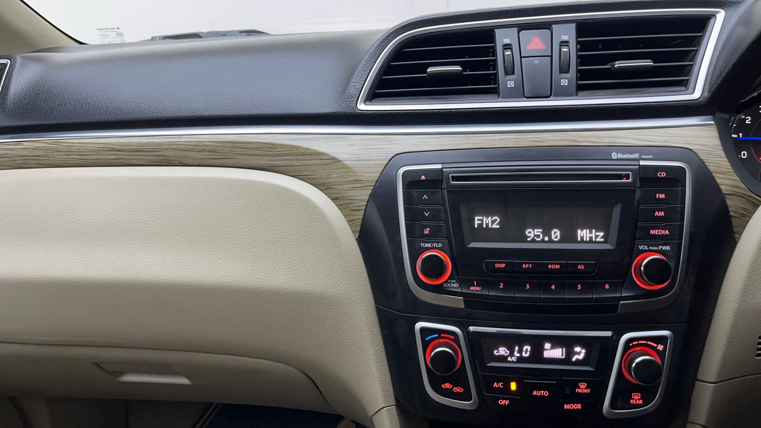 Used 2018 Maruti Suzuki Ciaz Zeta Hybrid 1.5 AT Petrol Automatic interior MUSIC SYSTEM & AC CONTROL VIEW