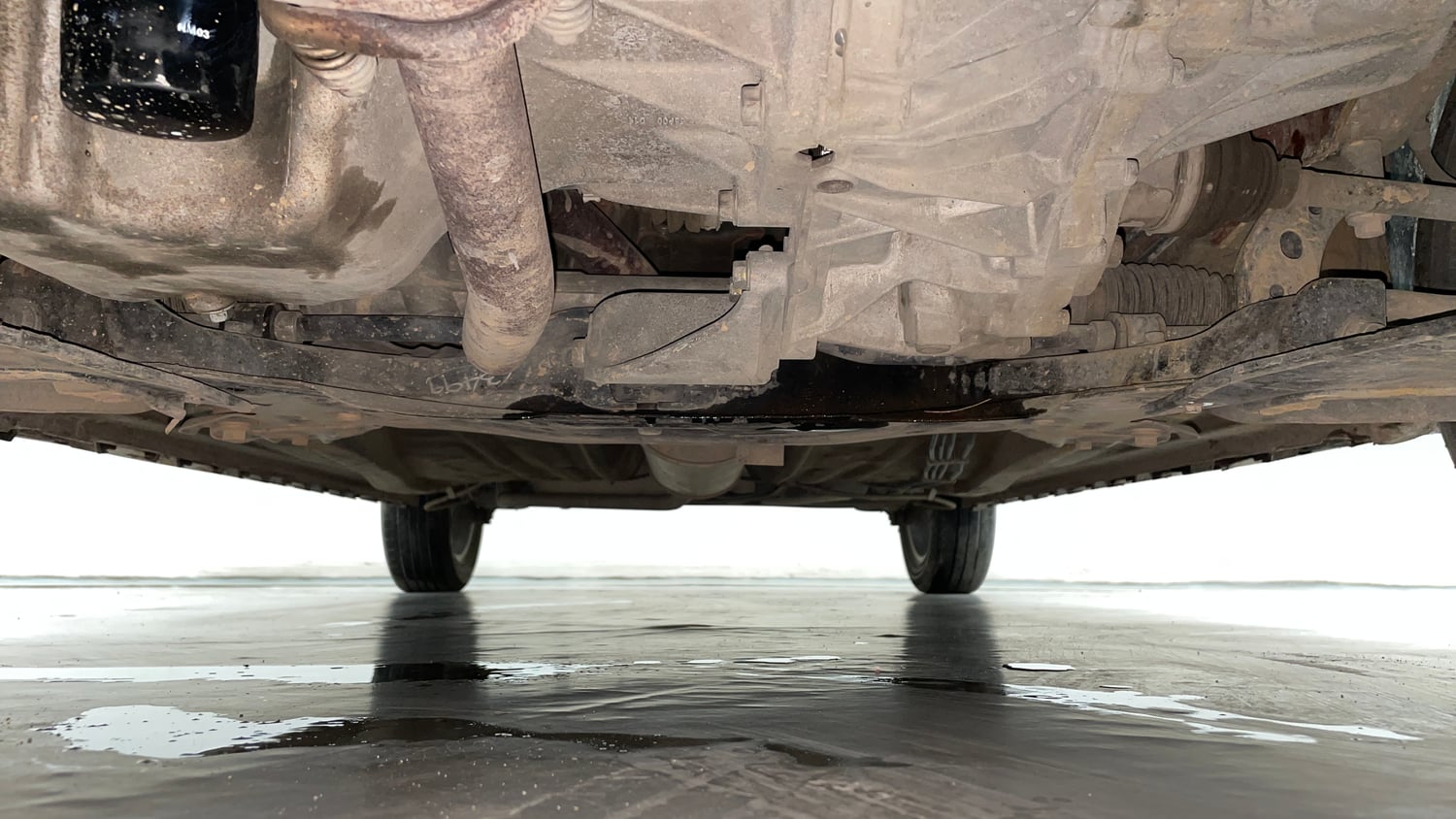 Used 2017 Maruti Suzuki Ignis Zeta 1.2 AMT Petrol Automatic extra FRONT LEFT UNDERBODY VIEW