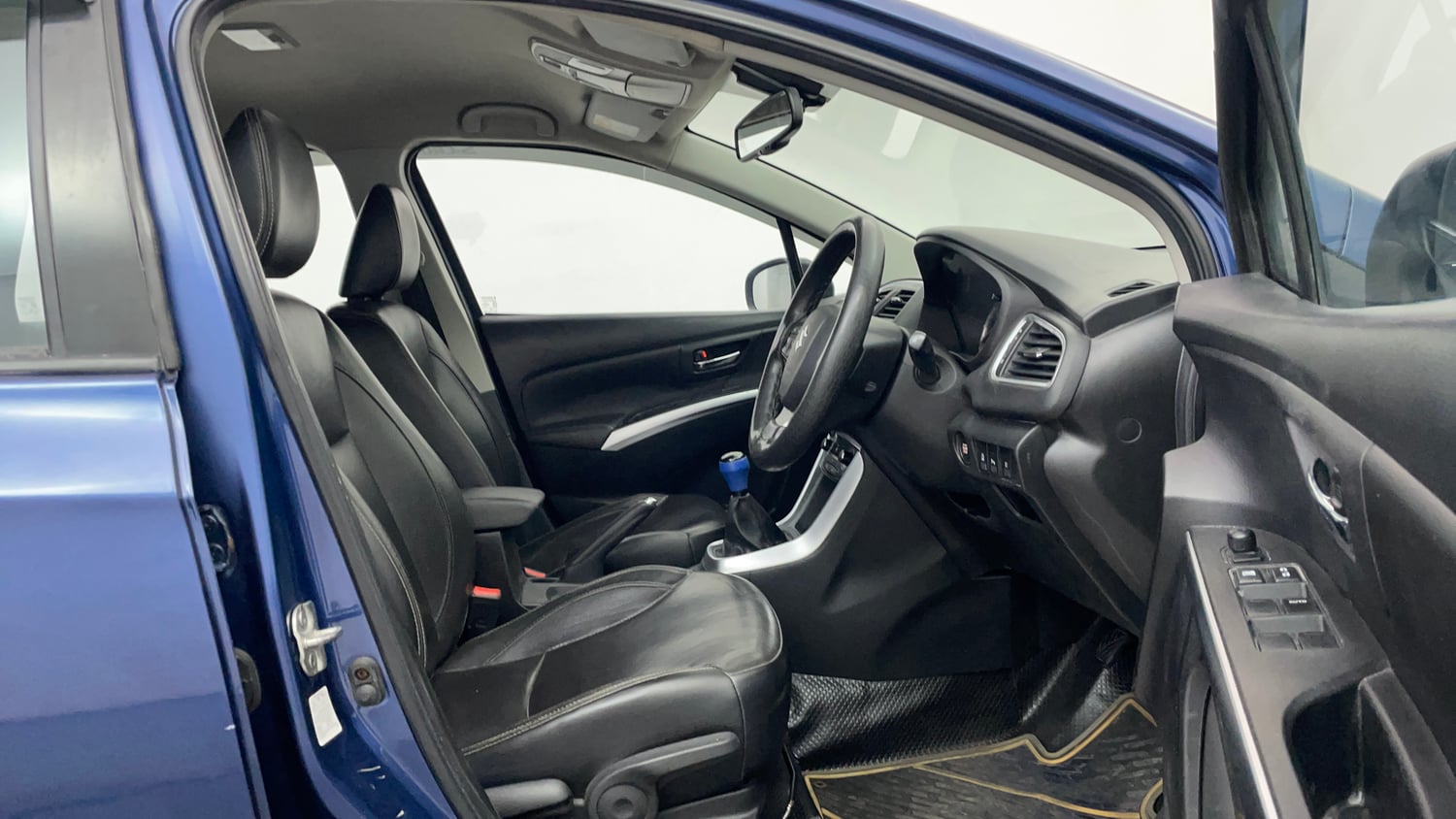 Used 2018 Maruti Suzuki S-Cross Alpha 1.3 Diesel Manual interior RIGHT SIDE FRONT DOOR CABIN VIEW