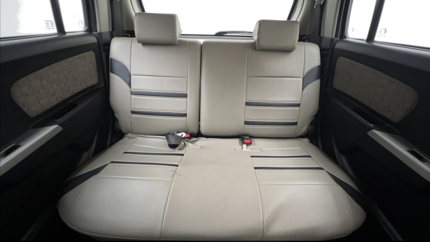 Used 2016 Maruti Suzuki Wagon R 1.0 VXI AMT Petrol Automatic interior REAR SEAT CONDITION VIEW