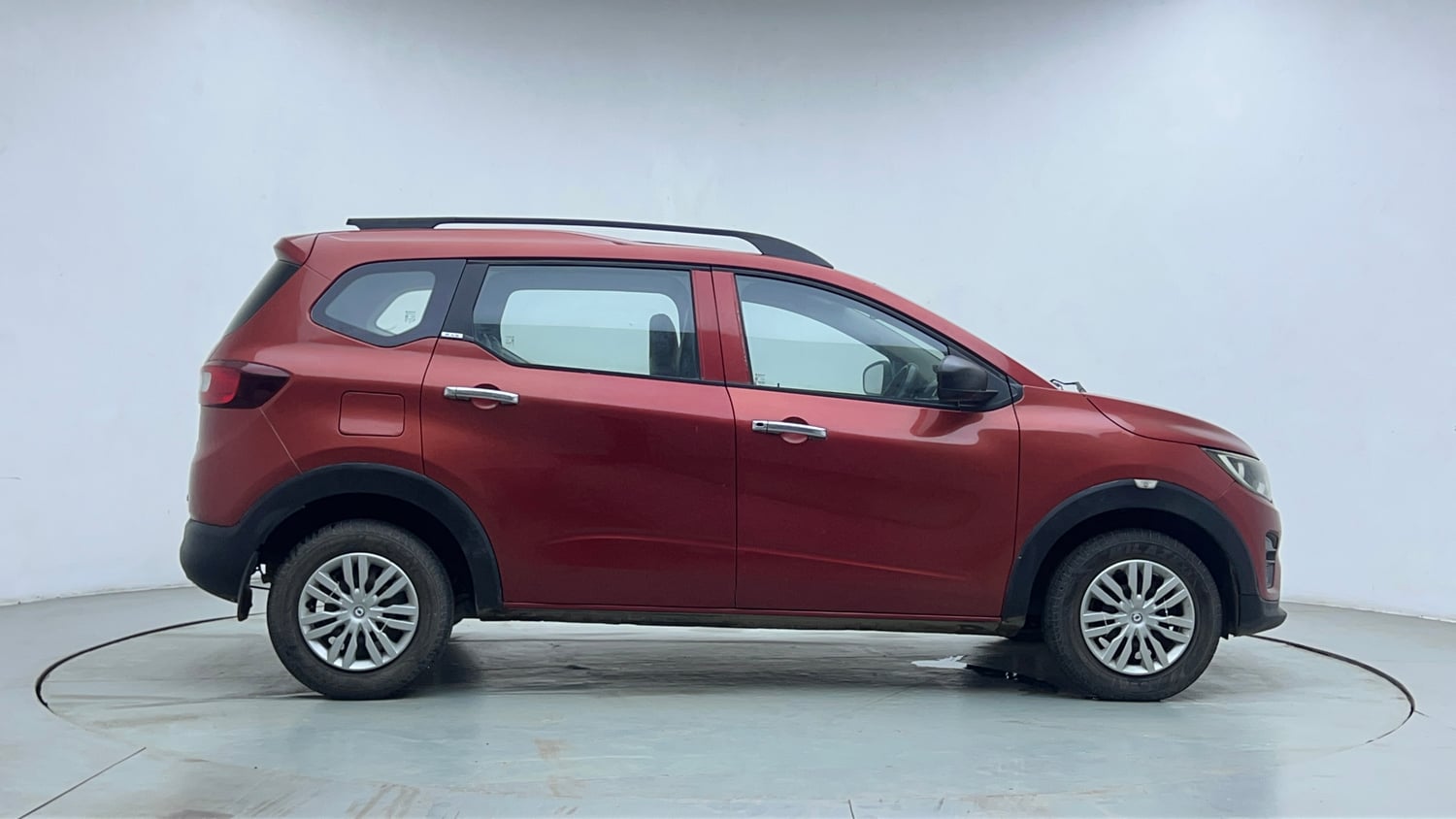 Used 2019 Renault Triber RXE Petrol Manual exterior RIGHT SIDE VIEW