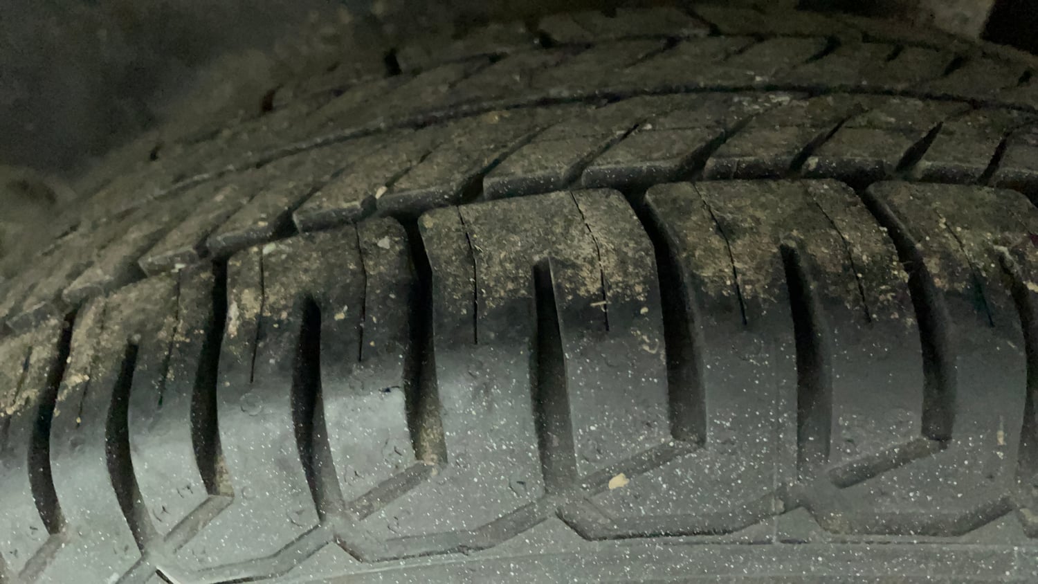 Used 2014 Maruti Suzuki Swift VXI CNG (Outside Fitted) Cng Manual tyres LEFT REAR TYRE TREAD VIEW