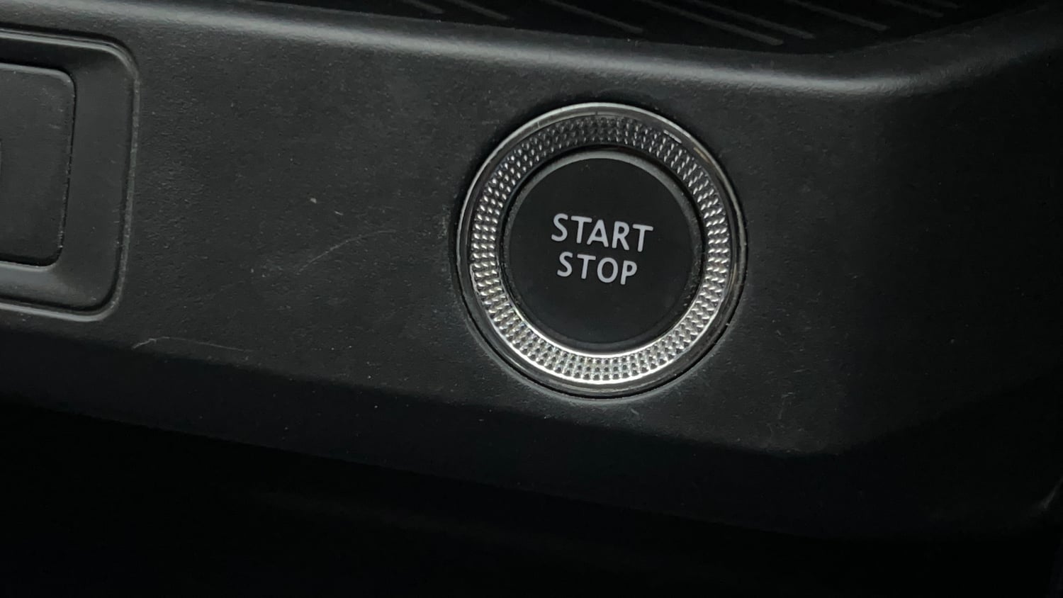 Used 2021 Renault Kiger RXZ Turbo CVT Petrol Automatic top_features Keyless start