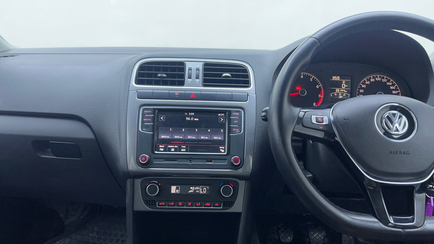 Used 2019 Volkswagen Polo Highline Plus 1.0 (P) 16 Alloy Petrol Manual interior MUSIC SYSTEM & AC CONTROL VIEW
