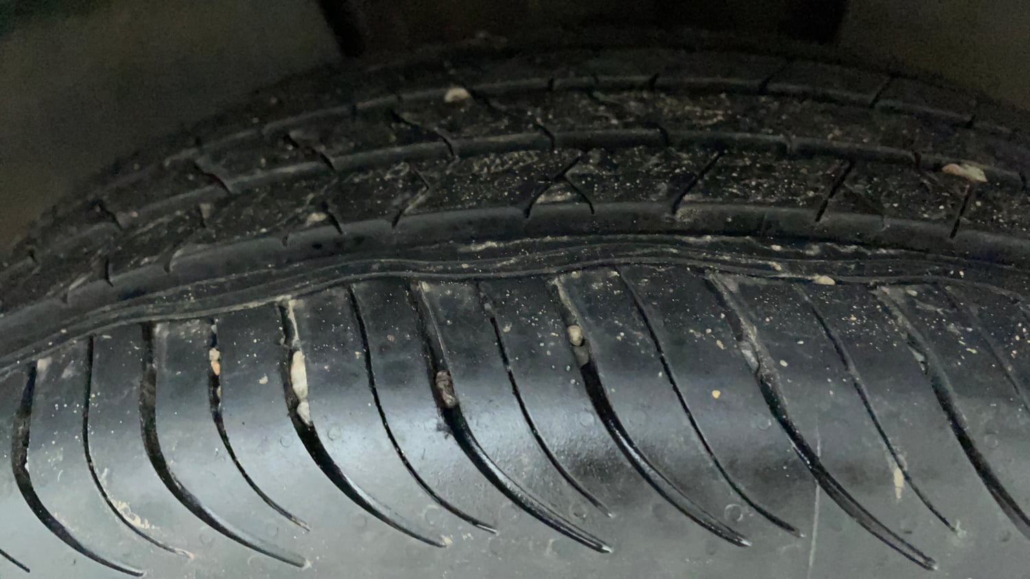 Used 2022 Volkswagen Taigun Highline 1.0 TSI MT Petrol Manual tyres RIGHT FRONT TYRE TREAD VIEW