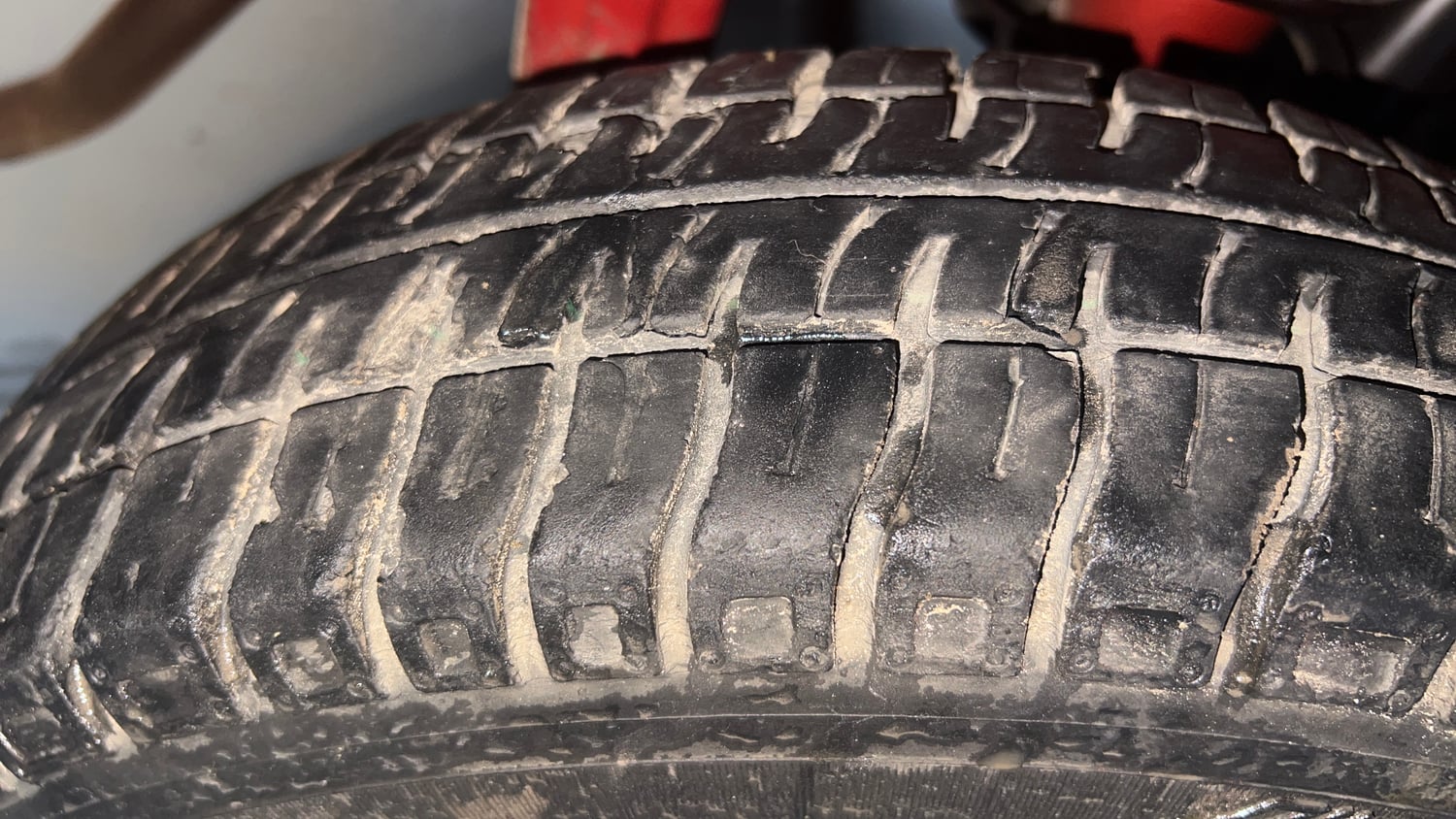 Used 2013 Maruti Suzuki Alto 800 Lxi Petrol Manual tyres RIGHT REAR TYRE TREAD VIEW