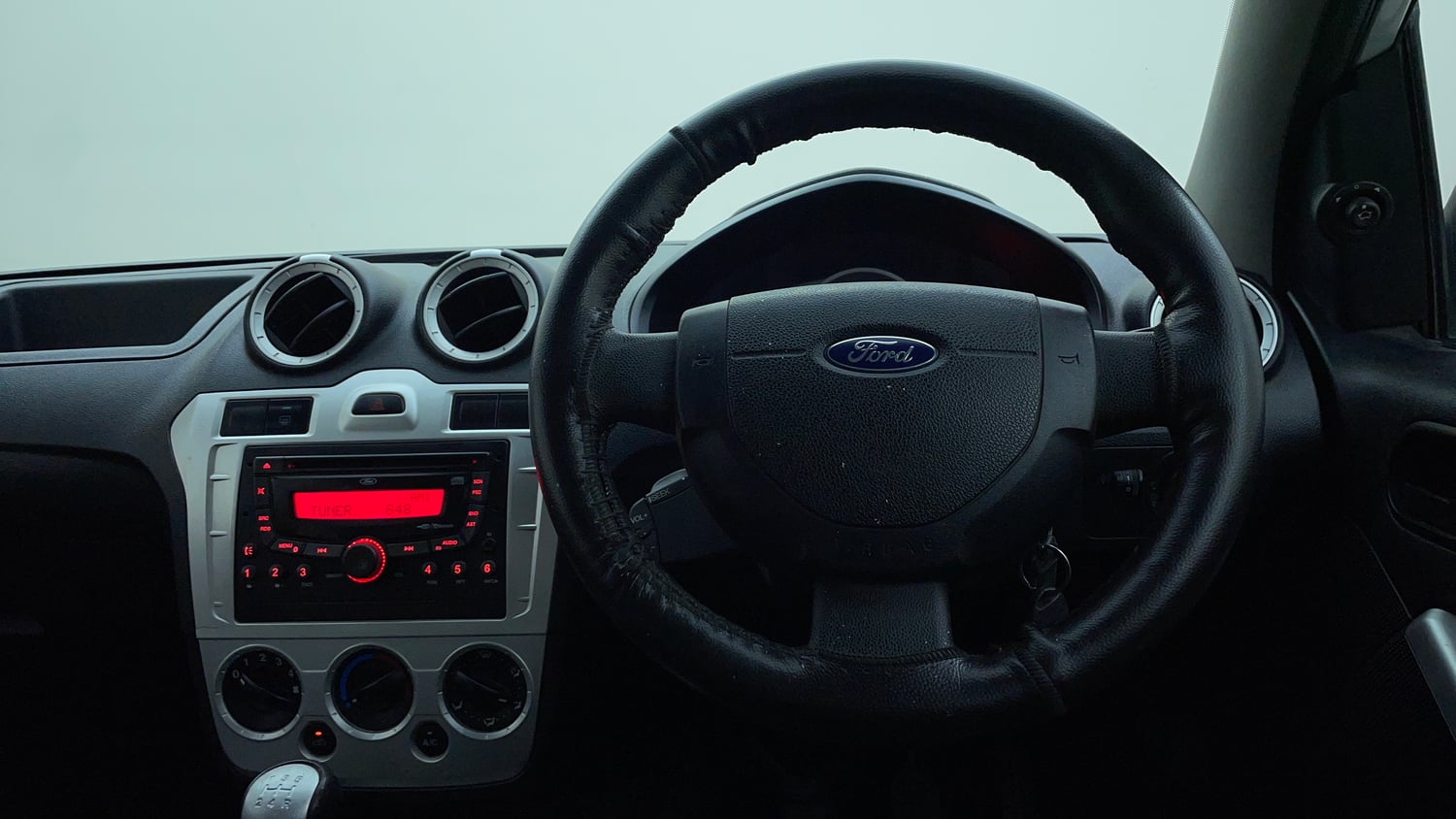 Used 2014 Ford Figo Duratorq Diesel ZXI 1.4 Diesel Manual interior STEERING VIEW
