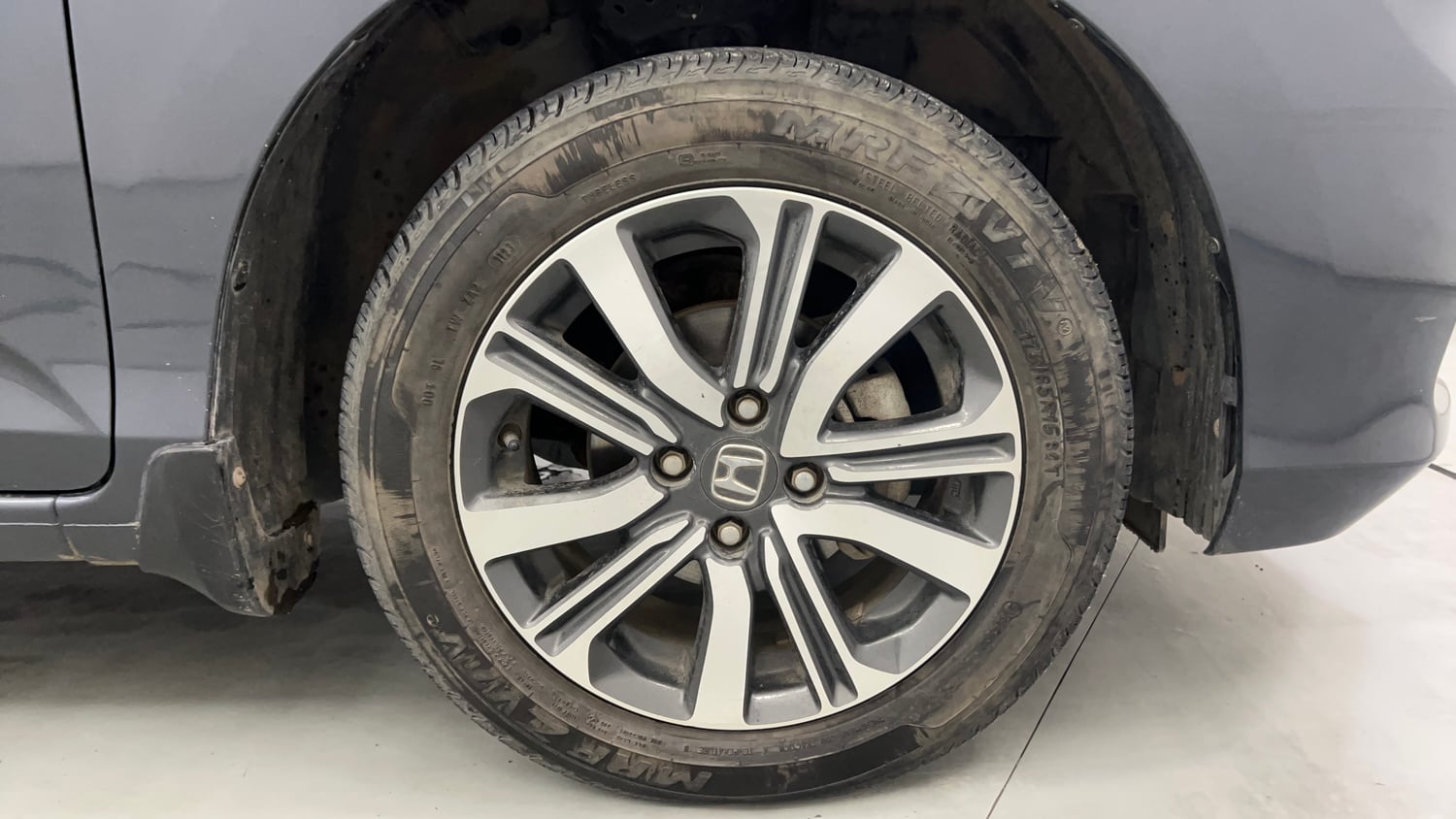 Used 2023 Honda Amaze VX MT 1.2 Petrol Petrol Manual tyres RIGHT FRONT TYRE RIM VIEW
