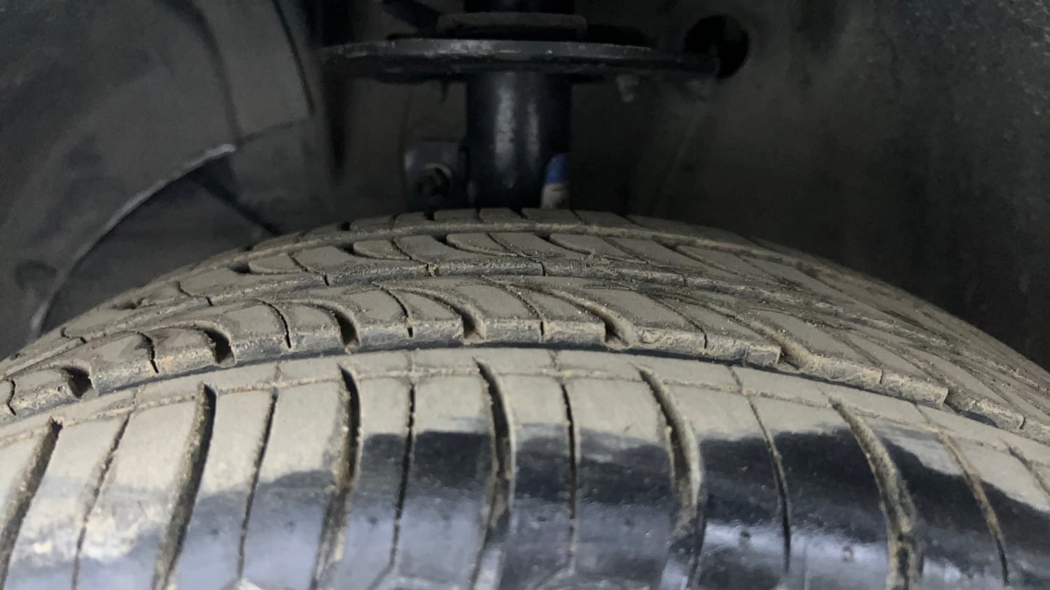 Used 2017 Maruti Suzuki Baleno Zeta 1.2 Petrol Manual tyres LEFT FRONT TYRE TREAD VIEW