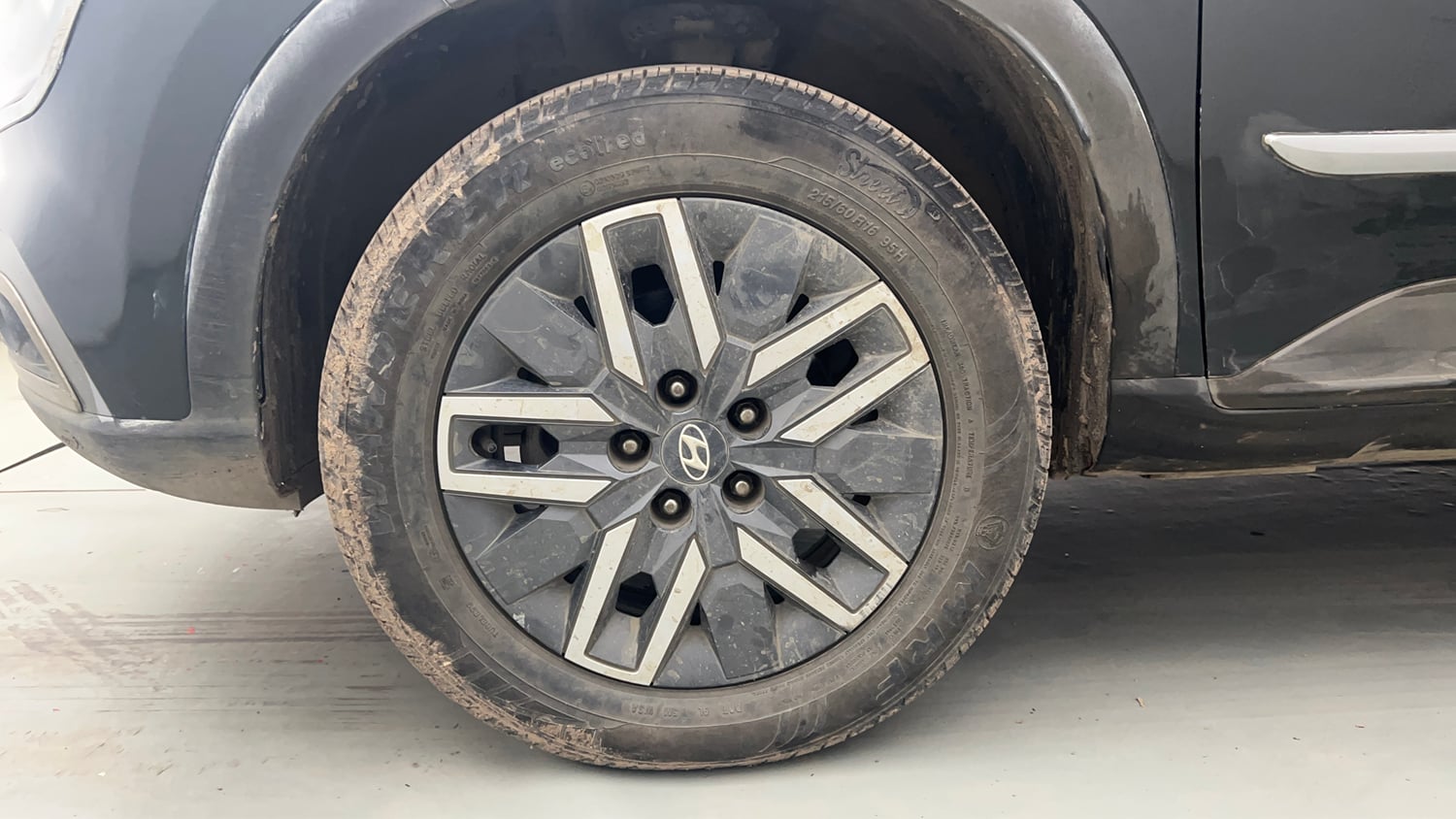 Used 2021 Hyundai Venue SX 1.0 Turbo Petrol Manual tyres LEFT FRONT TYRE RIM VIEW