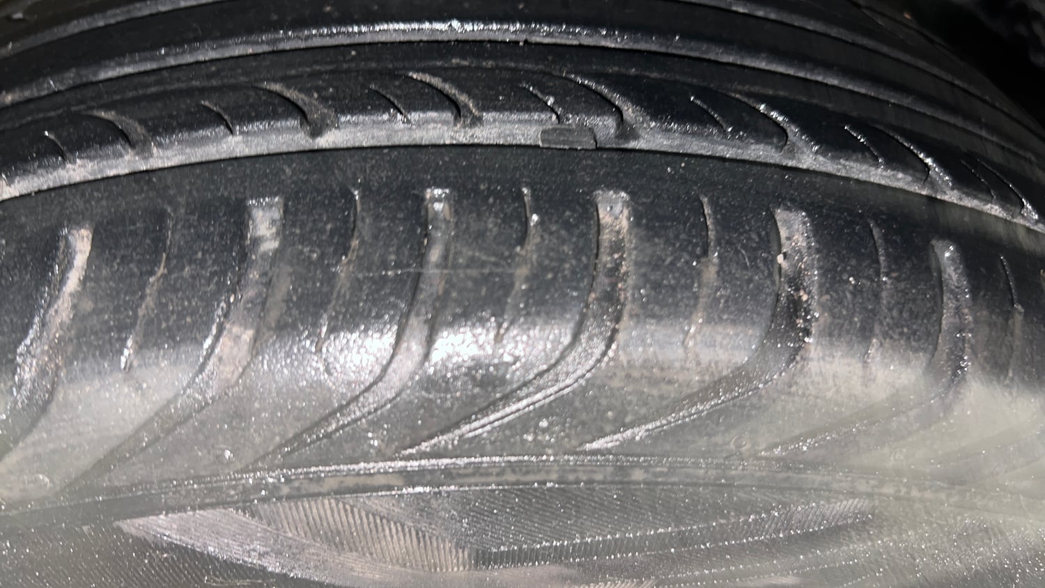 Used 2014 Volkswagen Polo Highline1.2L (P) Petrol Manual tyres RIGHT FRONT TYRE TREAD VIEW