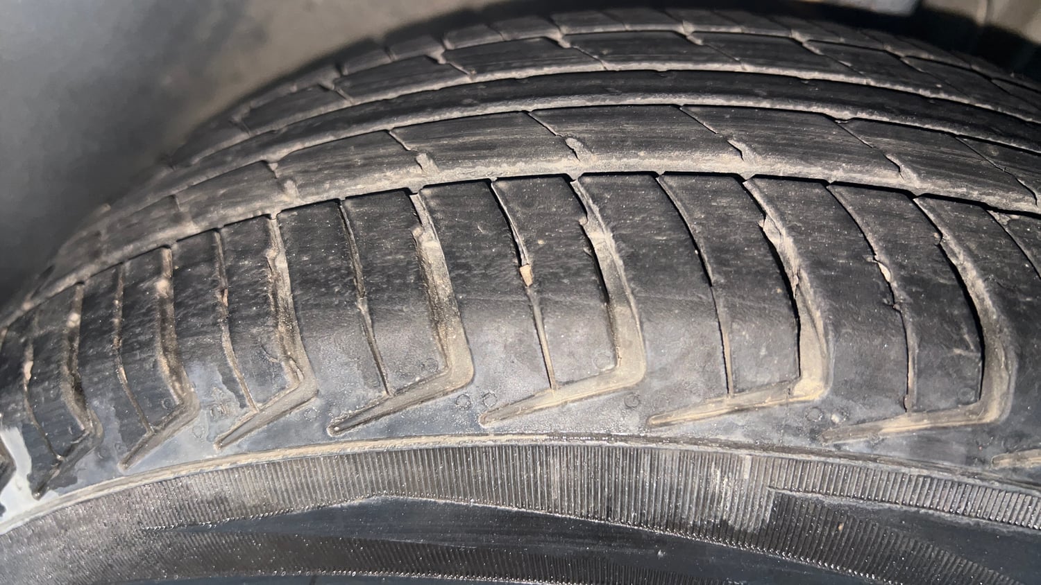 Used 2025 Tata Tiago XE Petrol Manual tyres RIGHT FRONT TYRE TREAD VIEW