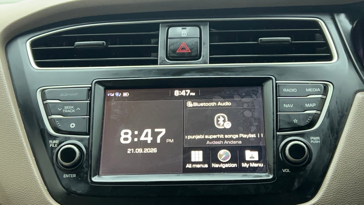 Used 2019 Hyundai Elite i20 Sportz Plus 1.2 Petrol Manual top_features Touch screen infotainment system