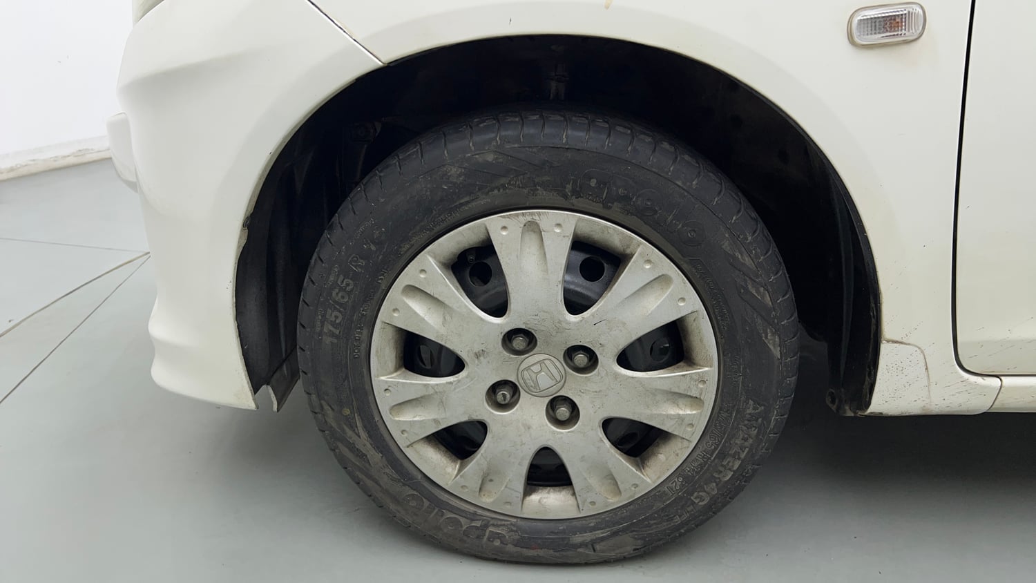 Used 2015 Honda Amaze 1.2 S i-VTEC Petrol Manual tyres LEFT FRONT TYRE RIM VIEW