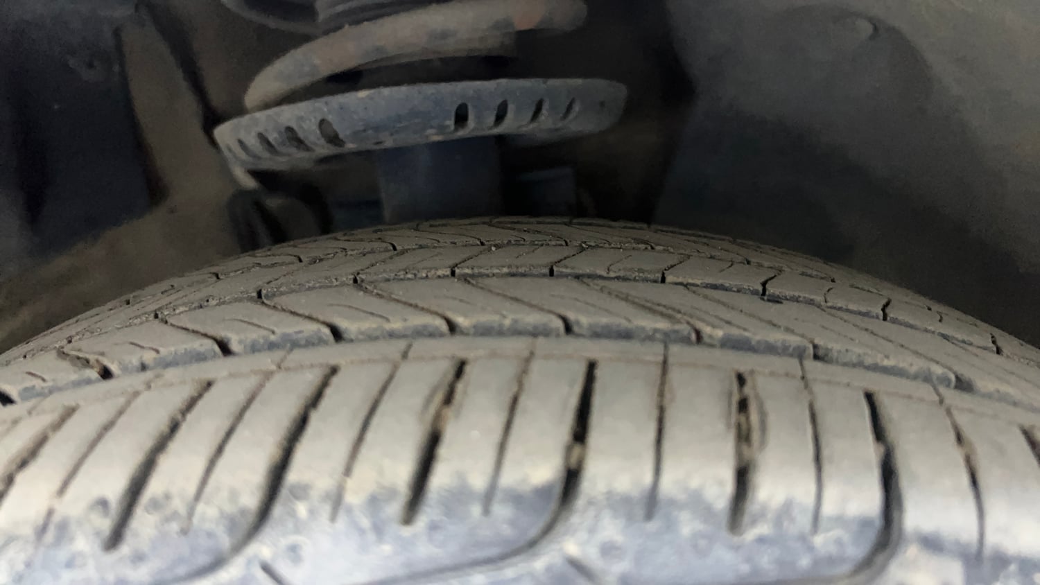 Used 2019 Volkswagen Ameo Highline1.0L (P) Petrol Manual tyres RIGHT FRONT TYRE TREAD VIEW
