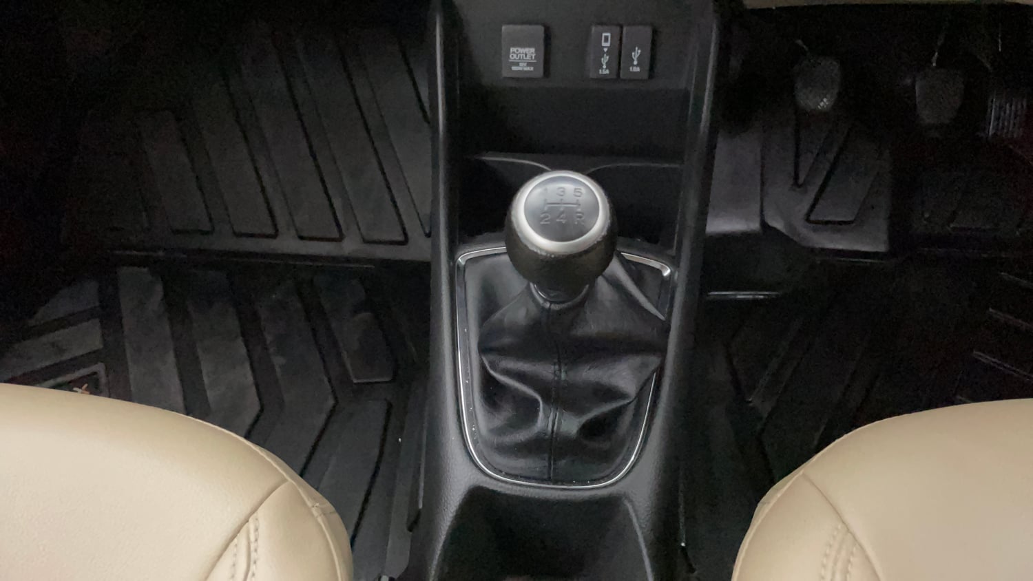Used 2023 Honda Amaze VX MT 1.2 Petrol Petrol Manual interior GEAR  KNOB VIEW