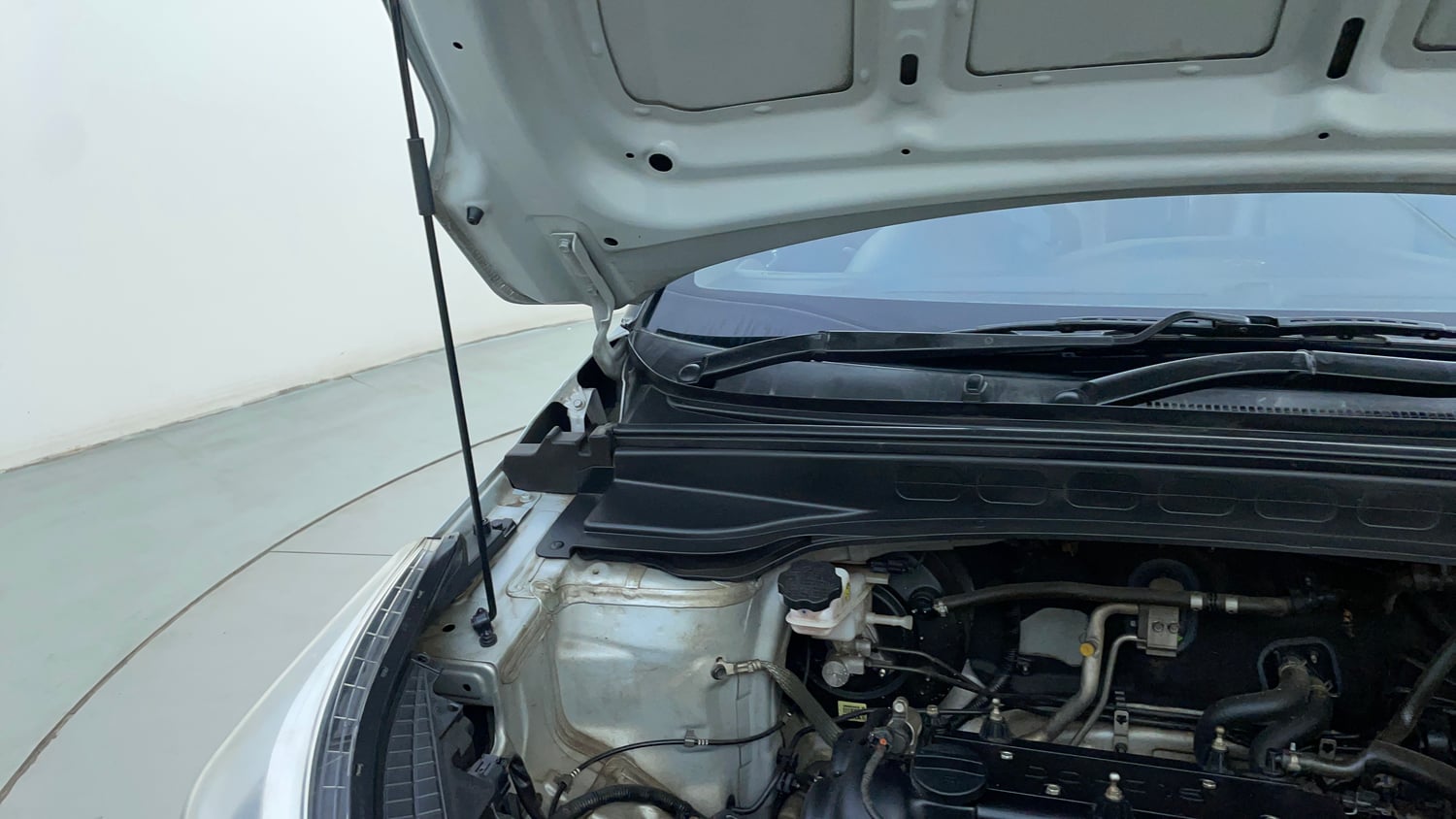 Used 2019 Hyundai Creta SX 1.6 AT Petrol Petrol Automatic engine ENGINE RIGHT SIDE HINGE & APRON VIEW