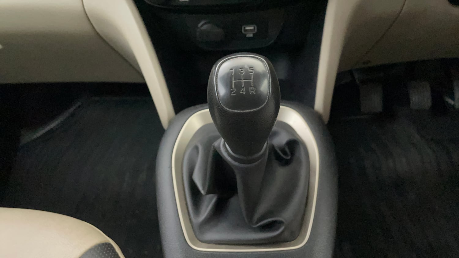 Used 2022 Hyundai Santro Sportz Petrol Manual interior GEAR  KNOB VIEW