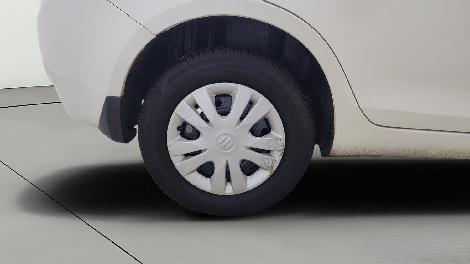 Used 2014 Maruti Suzuki Swift Dzire VXI Petrol Manual tyres RIGHT REAR TYRE RIM VIEW