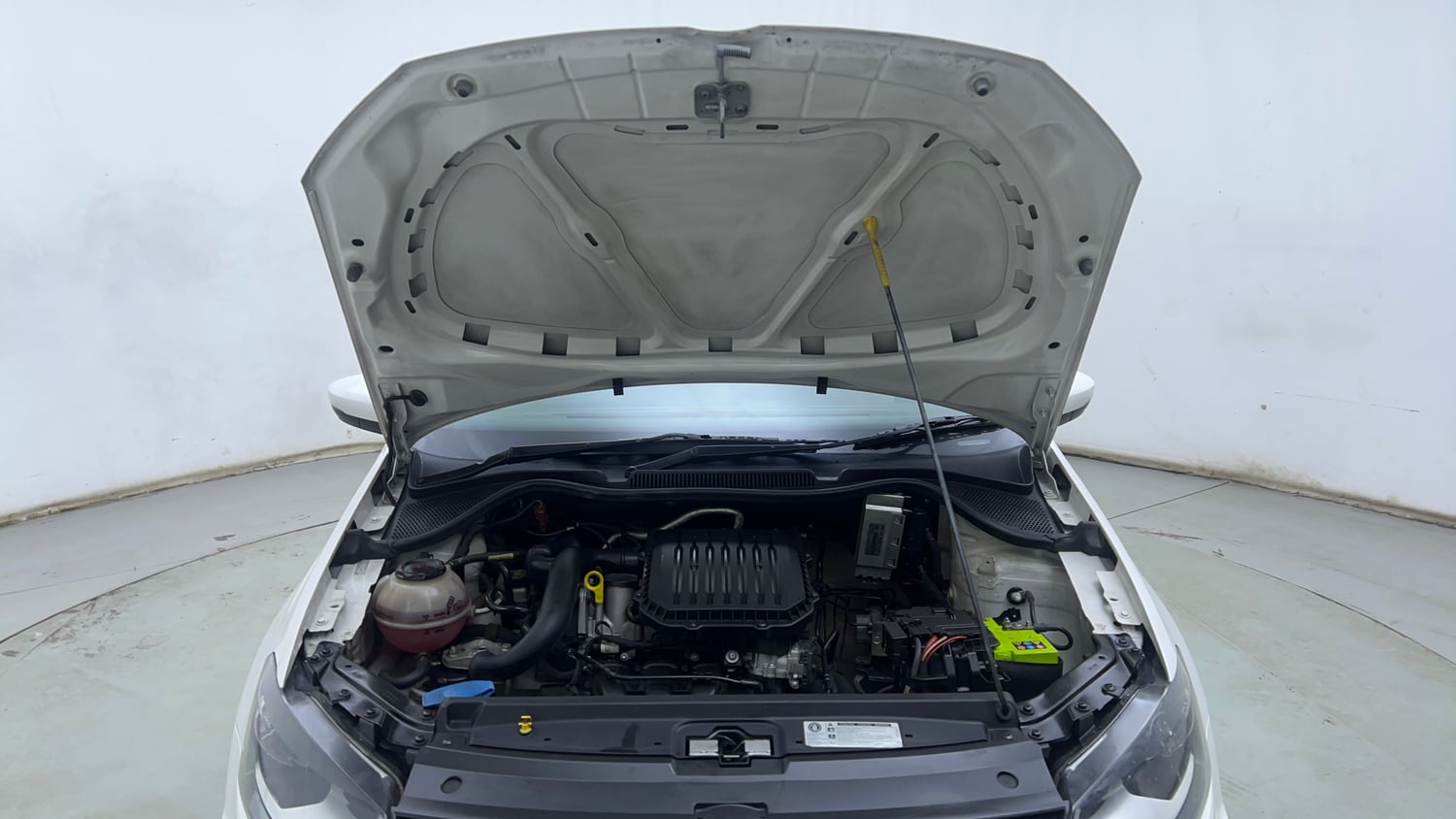 Used 2019 Volkswagen Ameo Highline1.0L (P) Petrol Manual engine ENGINE & BONNET OPEN FRONT VIEW