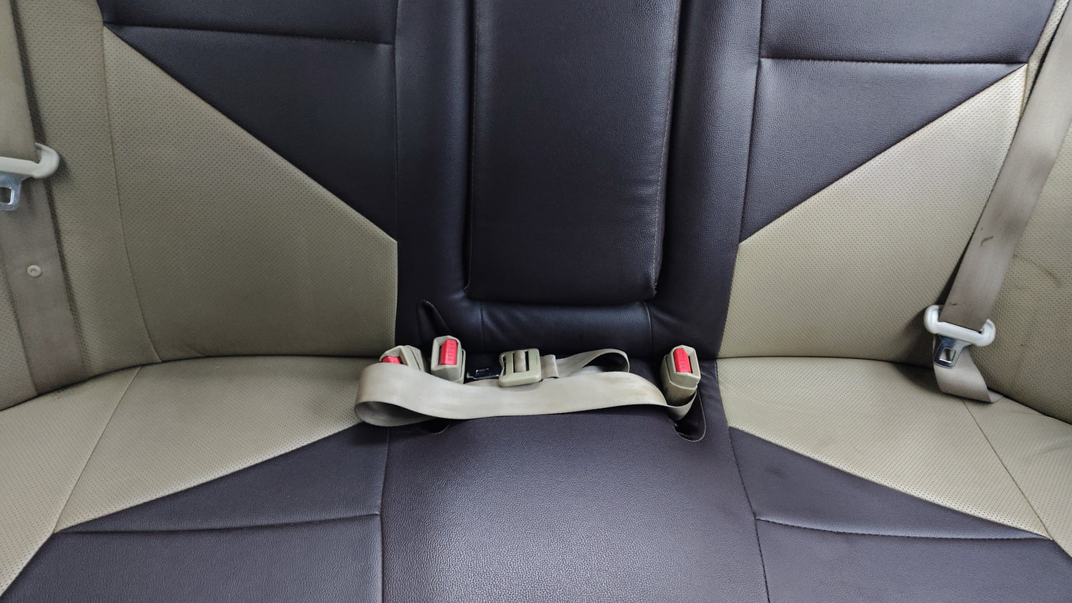 Used 2014 Maruti Suzuki Swift Dzire VXI Petrol Manual interior REAR SEAT CONDITION VIEW