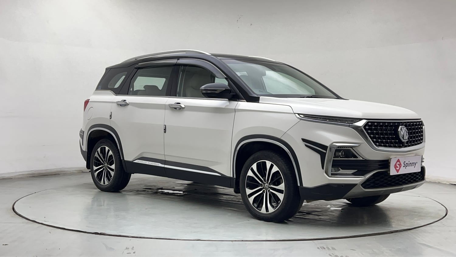 Used 2021 MG Motors Hector Sharp 1.5 Petrol Turbo Hybrid MT Dual Tone Hybrid Manual exterior RIGHT FRONT CORNER VIEW