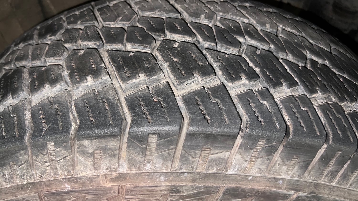 Used 2023 mahindra Thar LX Hard Top Petrol MT 4WD Petrol Manual tyres RIGHT FRONT TYRE TREAD VIEW