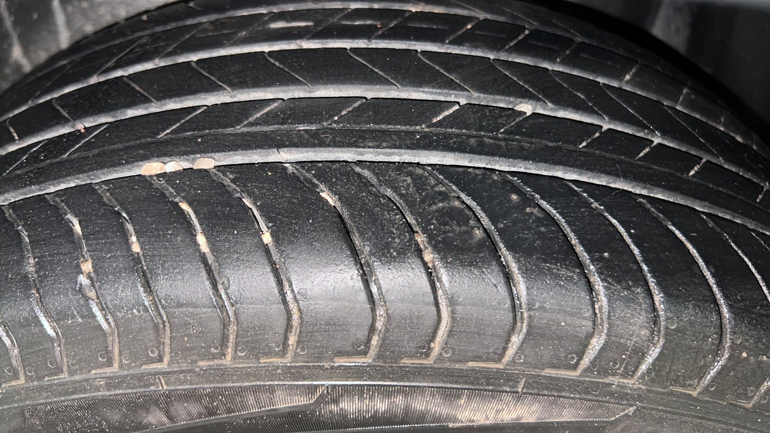 Used 2023 Volkswagen Taigun Topline 1.0 TSI AT Petrol Automatic tyres LEFT REAR TYRE TREAD VIEW