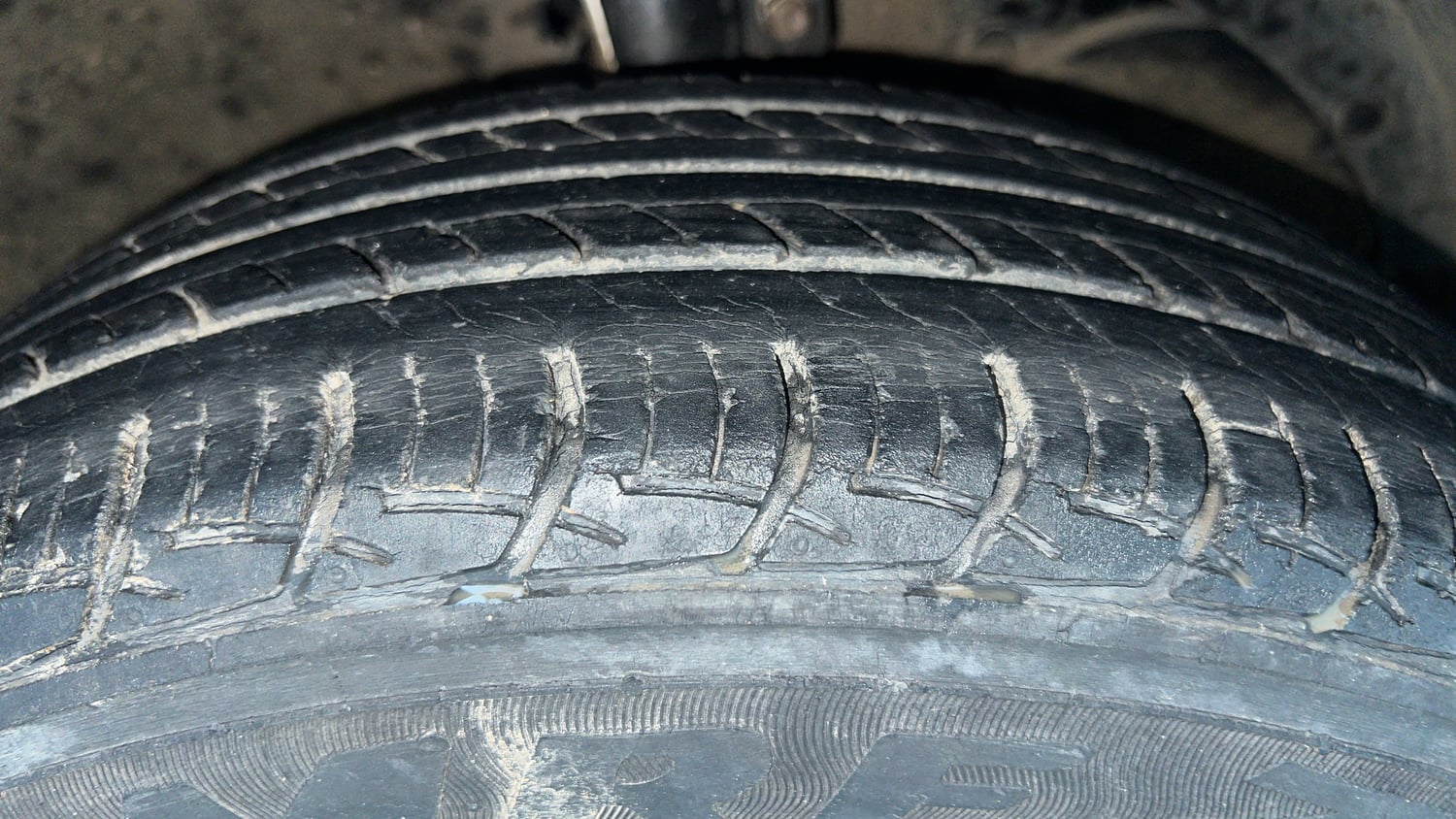 Used 2018 Maruti Suzuki Baleno Delta 1.2 Petrol Manual tyres RIGHT FRONT TYRE TREAD VIEW