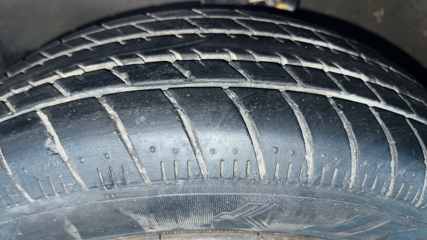 Used 2018 Maruti Suzuki Celerio ZXi (O) AMT Petrol Automatic tyres LEFT FRONT TYRE TREAD VIEW